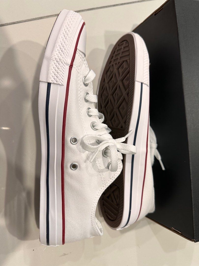 Chuck taylor all star sales classic colour low top white