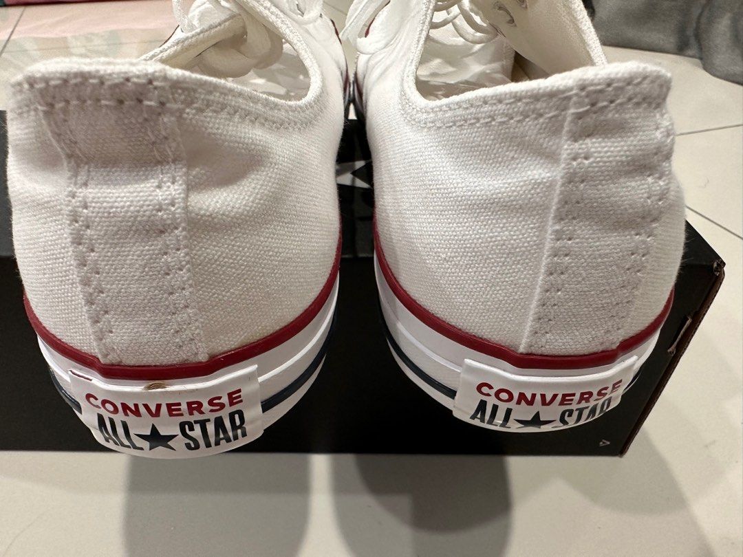 Chuck taylor all star classic colour low top hotsell white