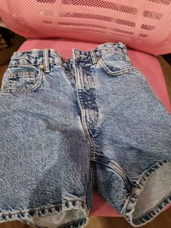 (Category: ) located in . Submitted by mew.declutter (Listing ID 1211012173, Image 1). Description: .