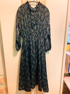 日系 氣質 碎花 長洋裝 緞面 光澤 荷葉領 腰身