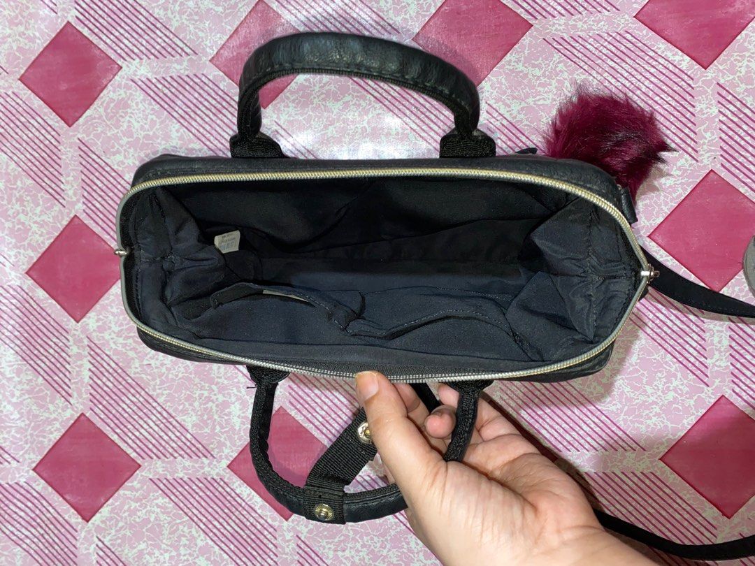 Anello Bag (Category: Shoulder Bags) located in Antipolo. Submitted by gorjuuus (Listing ID 1211155017, Image 3). Description: Loc: Pagsanjan Laguna (Di gaano gamit).