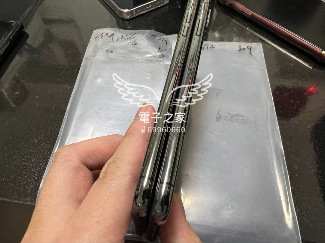 マラソン限定!ポイント5倍 iPhone Xs Gold 512 GB Softbank電池88