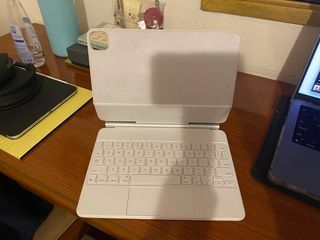 Apple Magic Keyboard 11” White