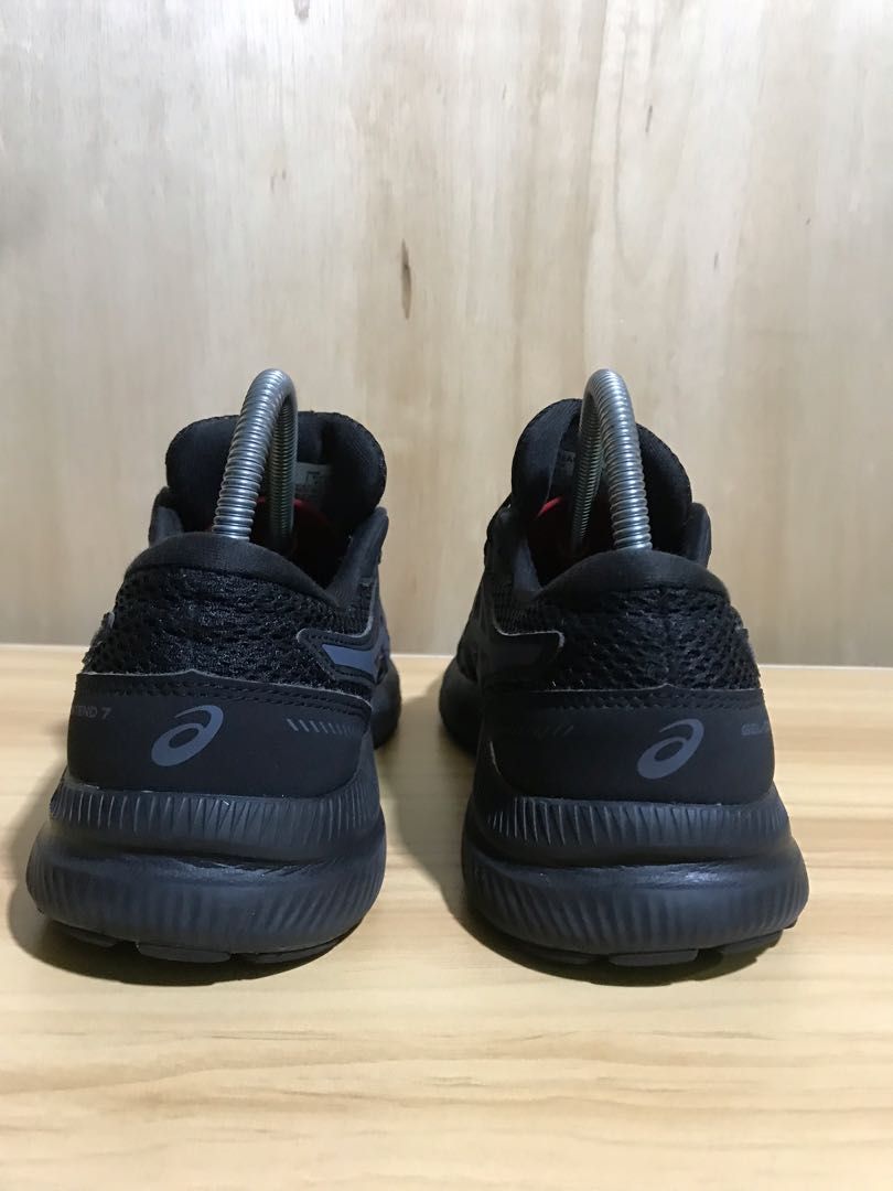 mens black asics trainers