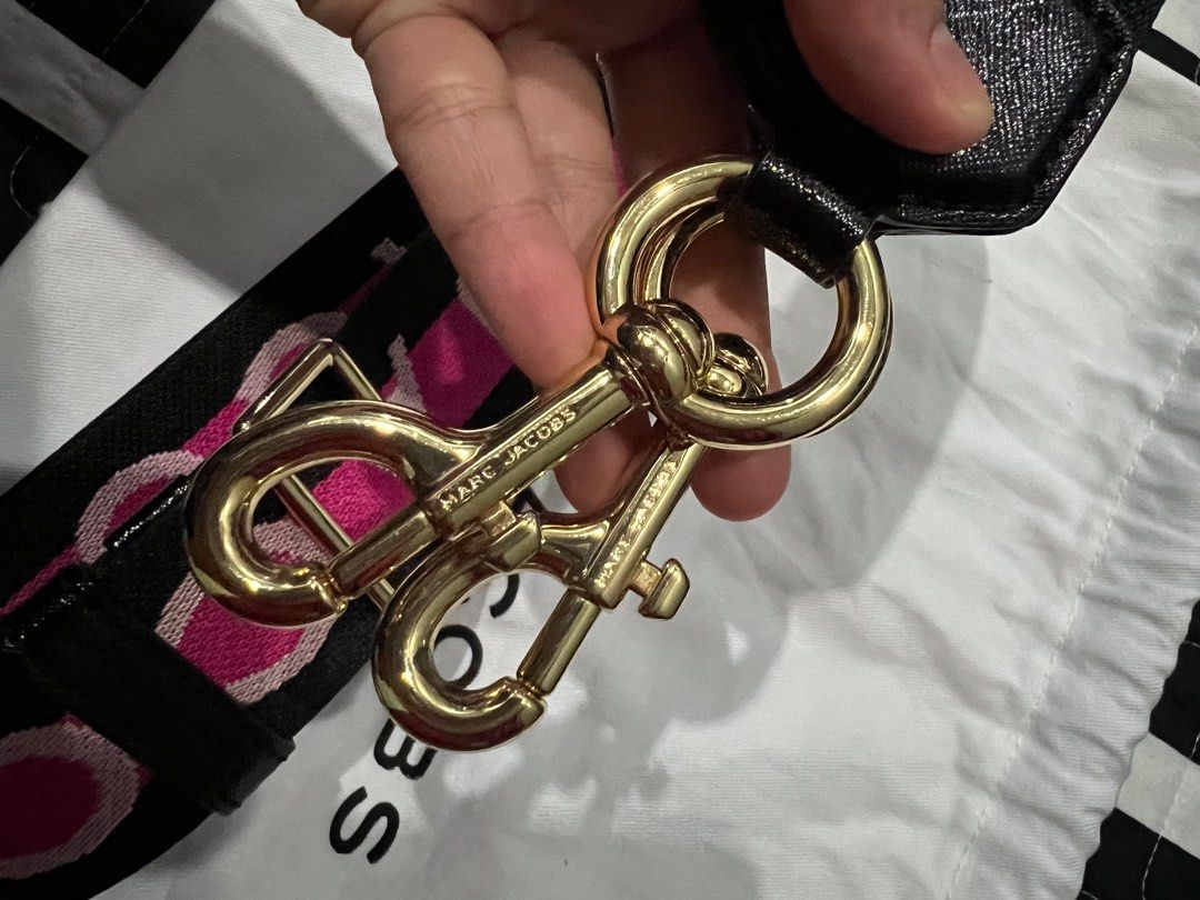 Authentic Marc Jacobs Strap, Women's Fashion, Bags & Wallets, Crossbody Bags on Carousell