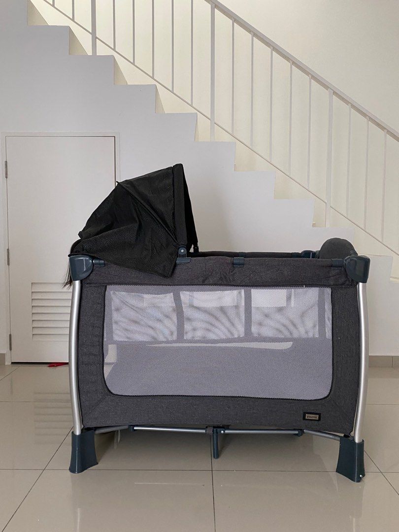 Giggles travel cot 2025