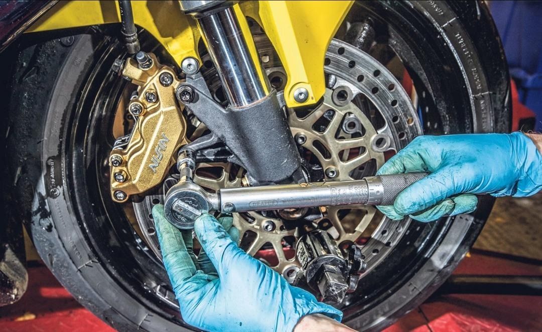BRAKE CALIPER SERVICING/BRAKE BLEEDING/BRAKE FLUID, Motorcycles