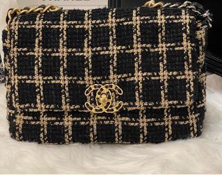 Chanel 19 tweed small size