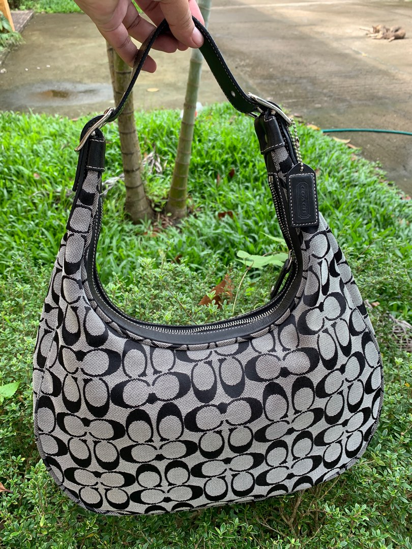 Coach Signature Hobo Bag, Luxury, Bags & Wallets on Carousell