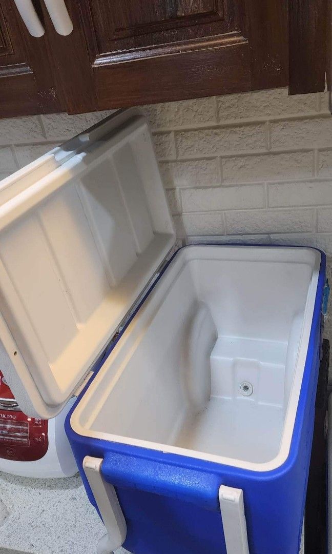 Coleman wheeled cooler 50quart, Furniture & Home Living, Home