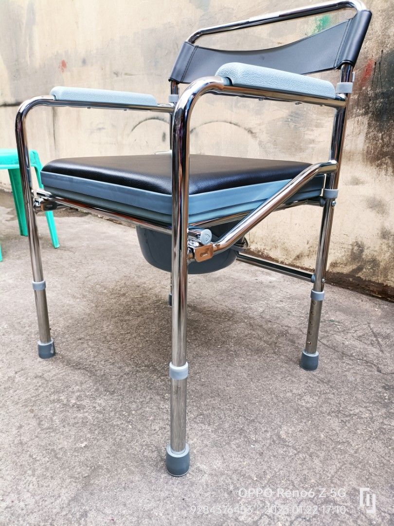 Commode chair with foam without wheels, Health & Nutrition, Assistive ...