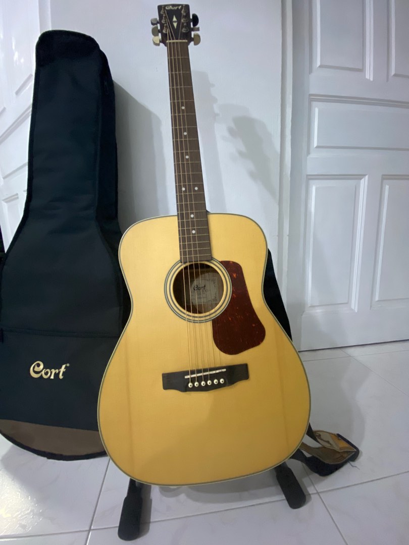 Cort L100CNS Acoustic Guitar with Cort bag & K&M guitar stand, Hobbies