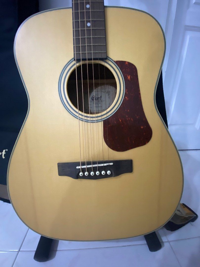 Cort L100CNS Acoustic Guitar with Cort bag & K&M guitar stand, Hobbies