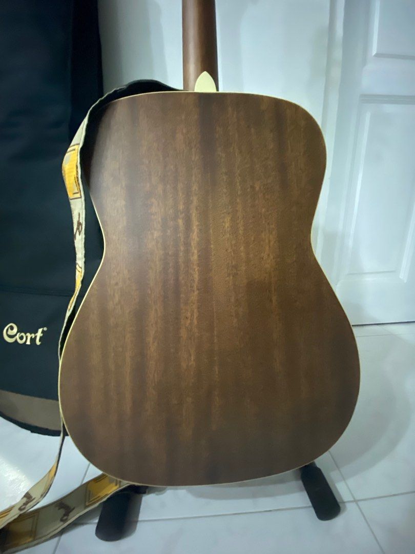 Cort L100CNS Acoustic Guitar with Cort bag & K&M guitar stand, Hobbies