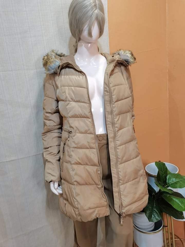 CREAM PUFFER COAT WITH DETACHABLE FUR, Women's Fashion, Coats, Jackets and Outerwear on Carousell