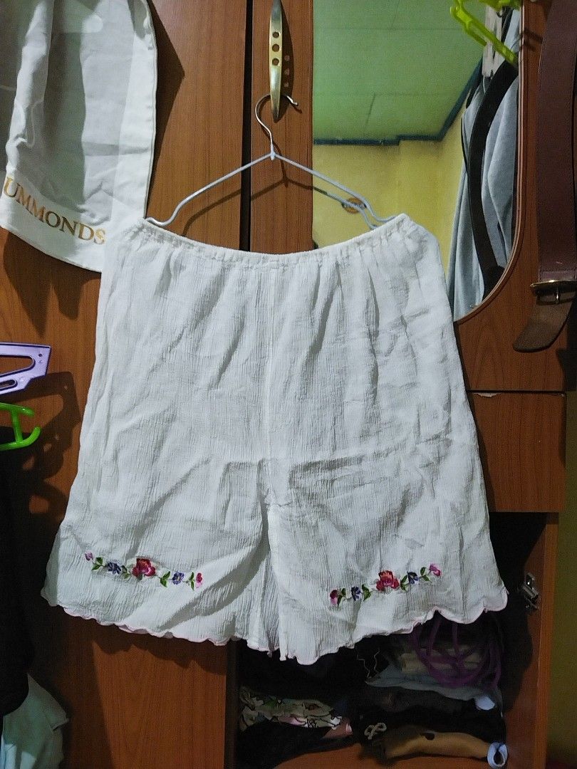 Decluttering shorts stretchable (Category: Activewear) located in Cabadbaran. Submitted by xevedatiles (Listing ID 1211080300, Image 1). Description: .