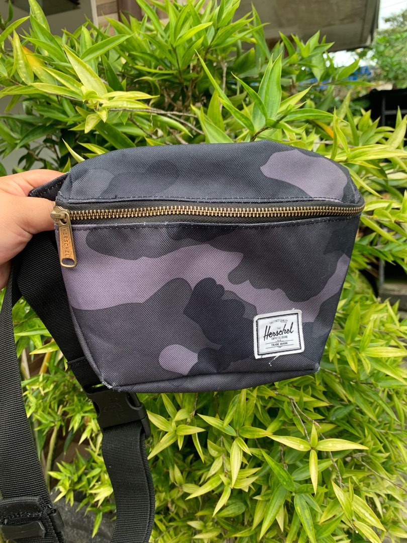 Herschel waist bag, Men's Fashion, Bags, Belt bags, Clutches and