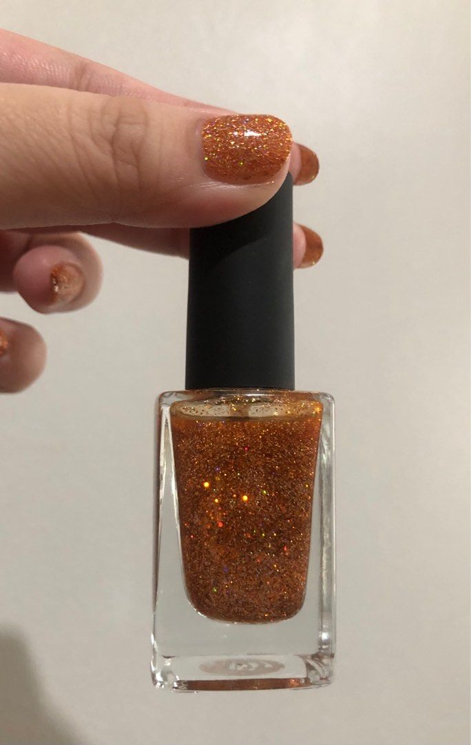 How Does Holo Taco's Menchie the Cat Polish Compare to the Original By  Starrily? — Sydney Yaeko