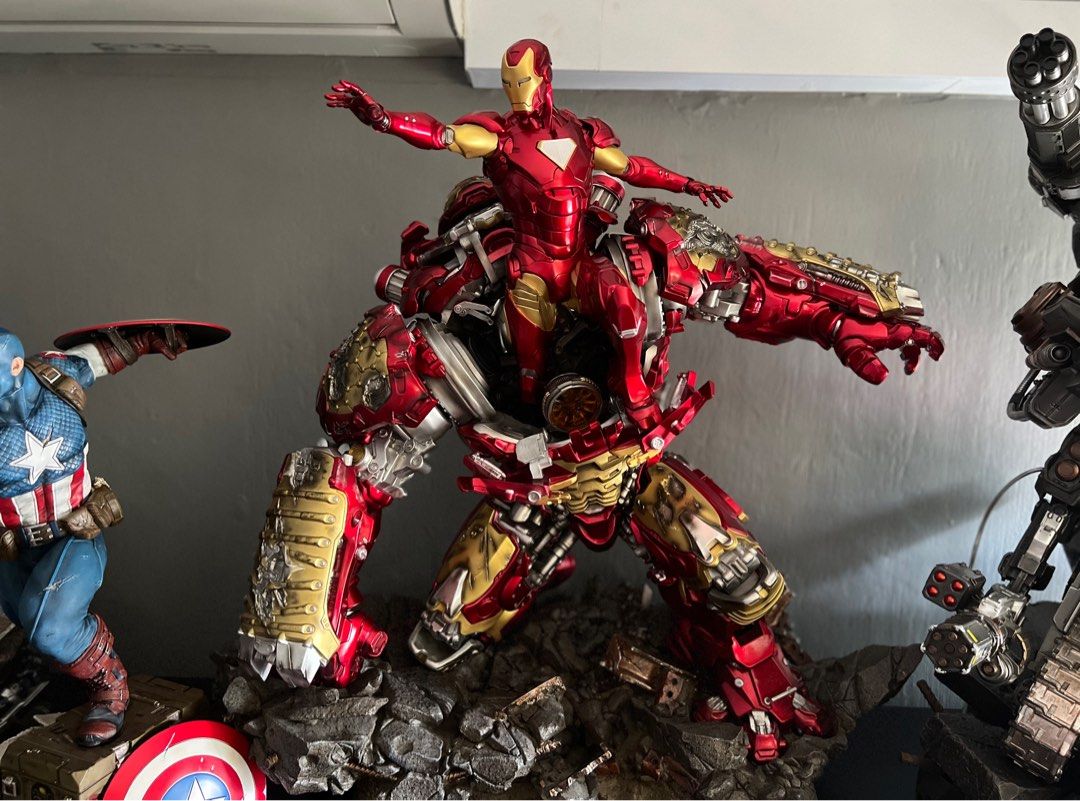 Hulkbuster 1/4 Statue (Xm Studios) , Hobbies & Toys, Toys & Games on