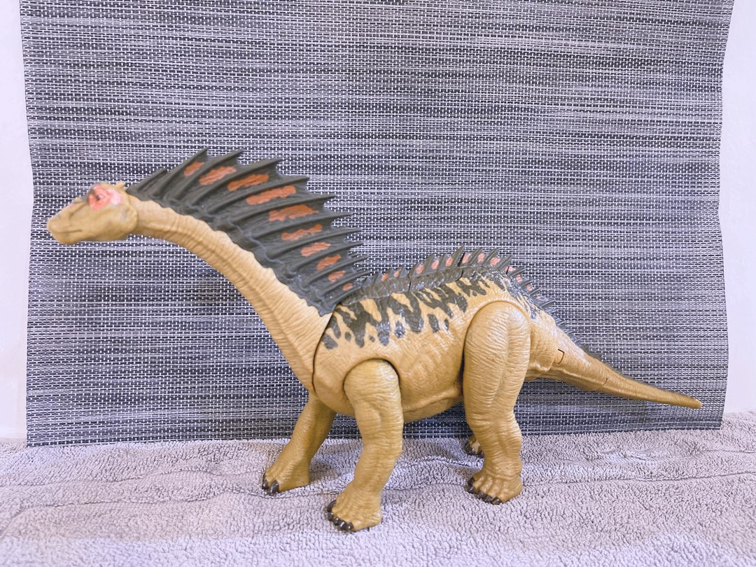 Jurassic world hot sale amargasaurus toy