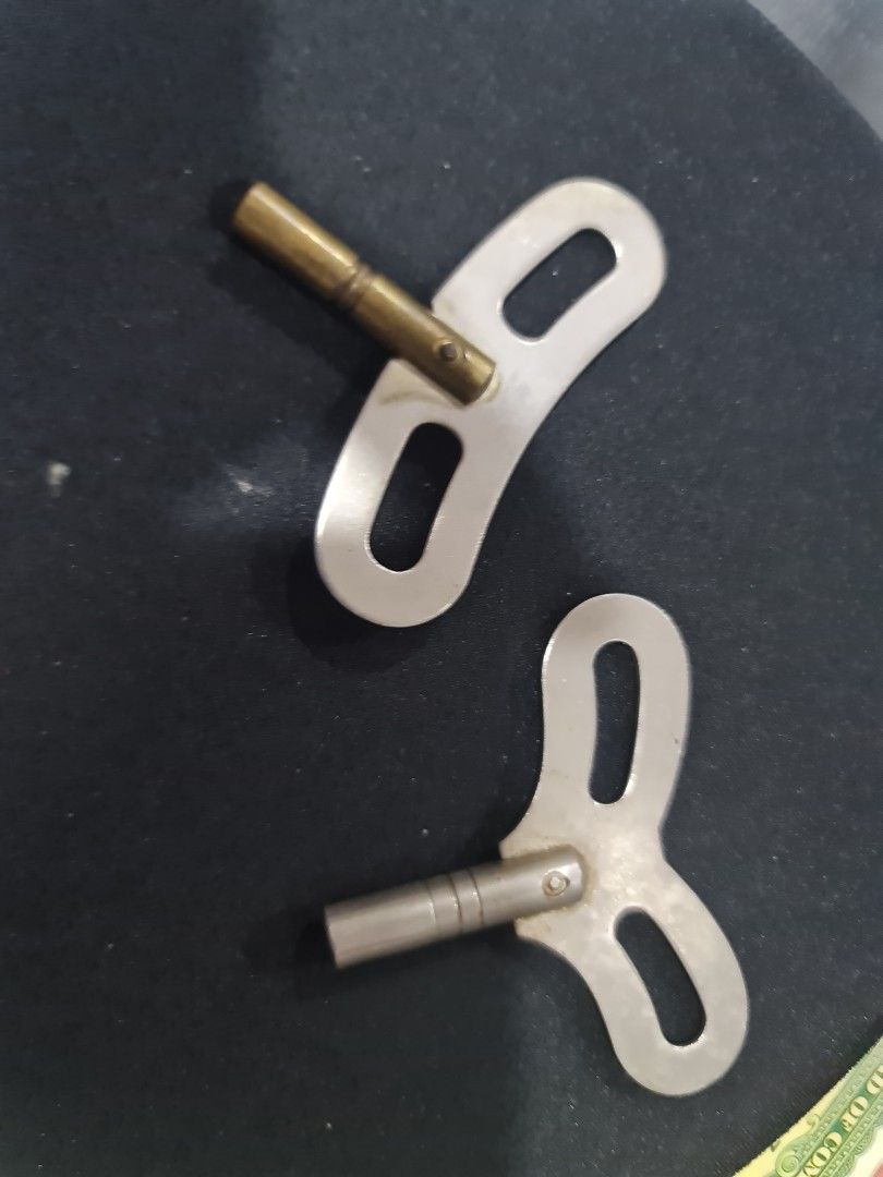 key for 2 holes winding clock, Hobbies & Toys, Memorabilia