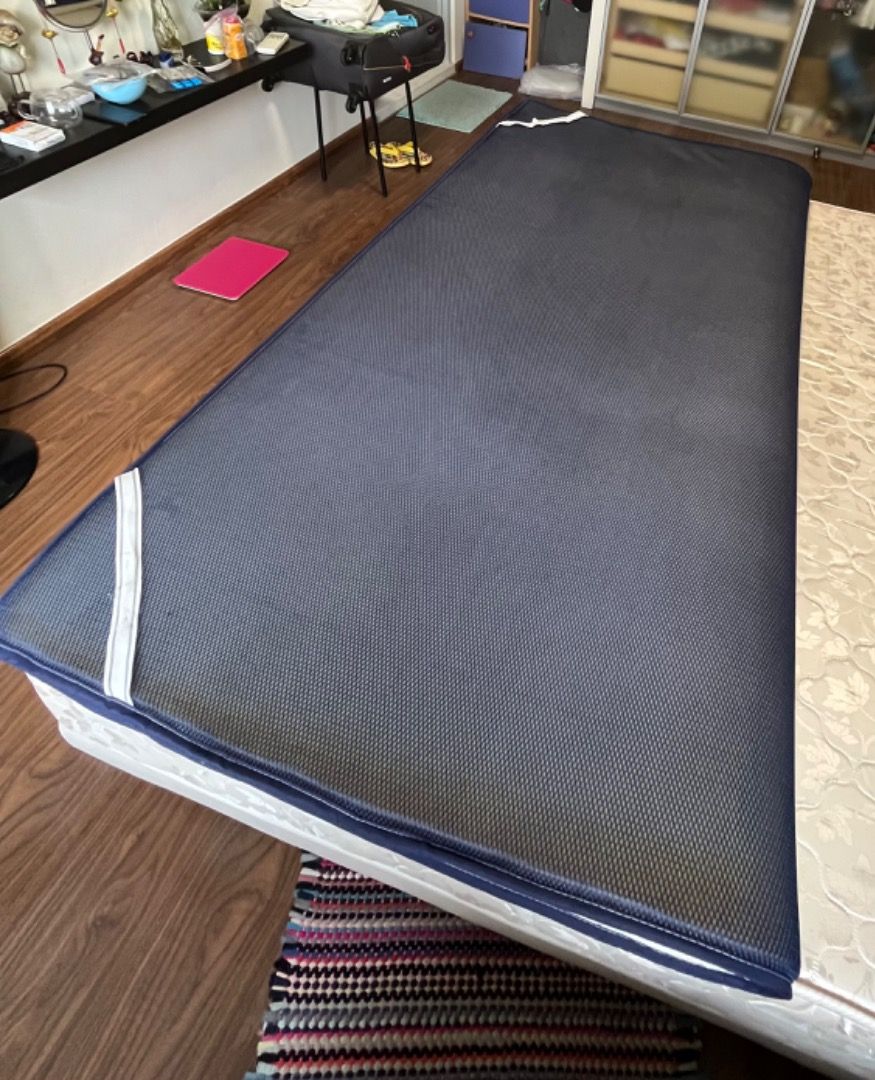 King size mattress topper 5inch, Furniture & Home Living, Furniture