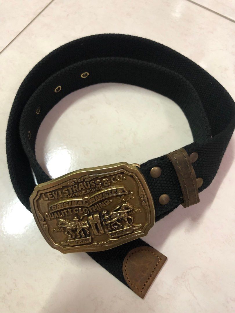 levis belt price