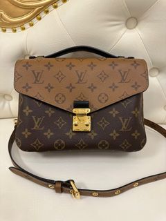 (Category: ) located in . Submitted by declutter.chic (Listing ID 1211185531, Image 1). Description: .