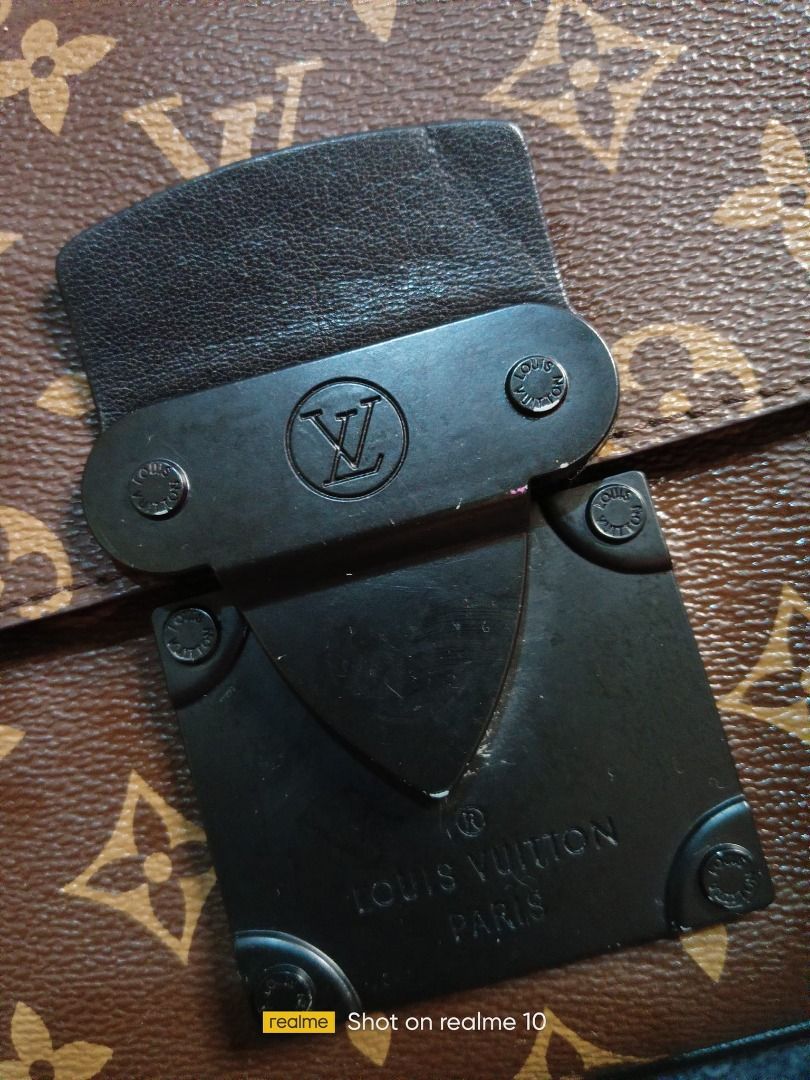 Louis Vuitton S LOCK MESSENGER - JewelryReluxe