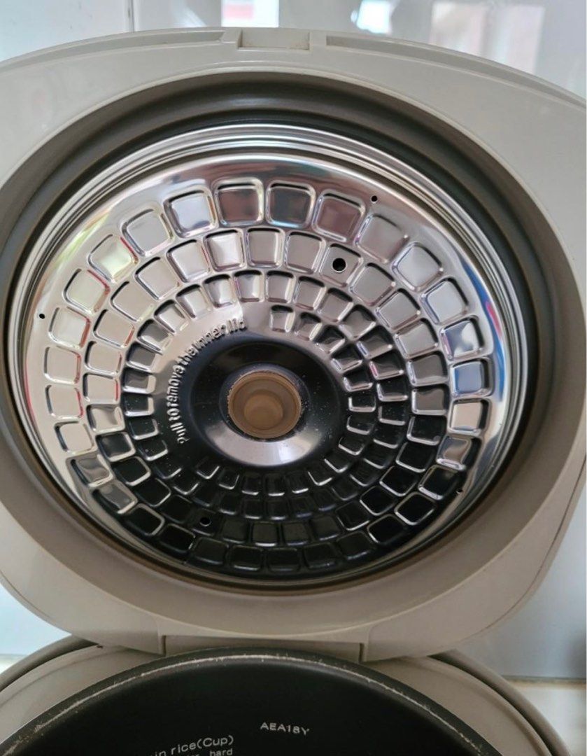 Madenin Japan Tiger JAGS Rice Cooker, TV & Home Appliances, Kitchen