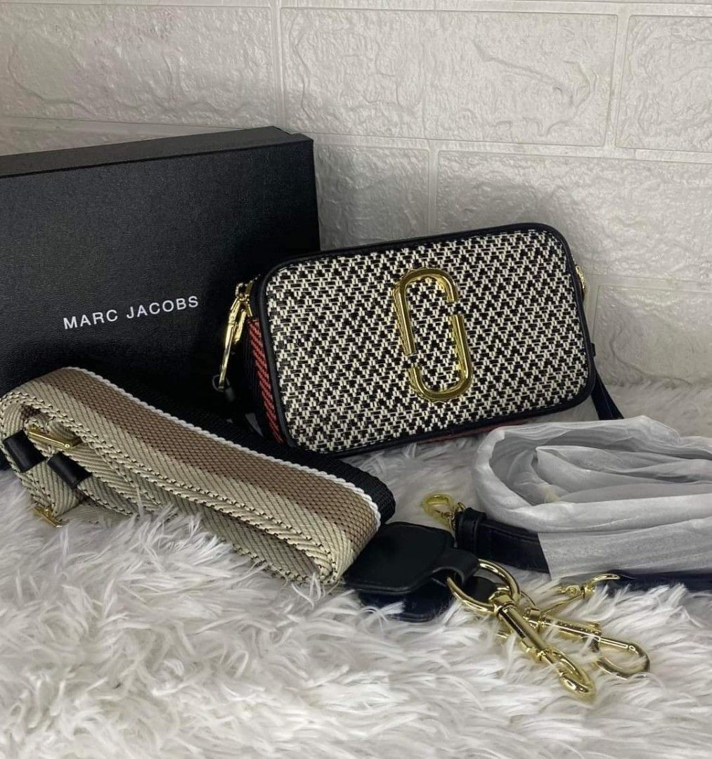 Original Marc Jacobs Snapshot Bag, Women's Fashion, Bags & Wallets,  Cross-body Bags on Carousell