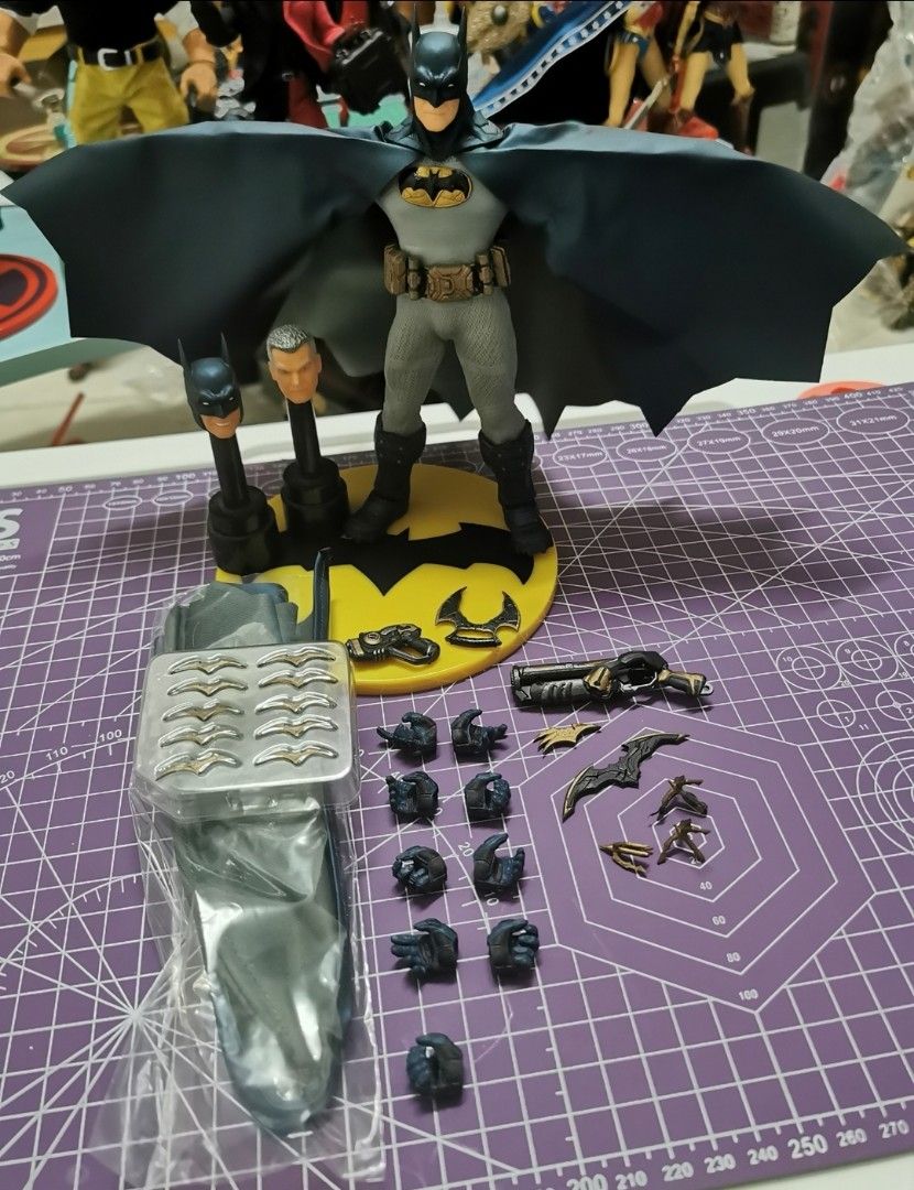 Mezco Toyz ONE:12 DC Batman Supreme Knight PX Previews Exclusive, Hobbies &  Toys, Collectibles & Memorabilia, Fan Merchandise on Carousell