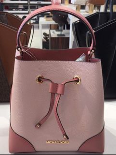 (Category: ) located in . Submitted by maiyasluxurybagshoppe (Listing ID 1211108562, Image 1). Description: .