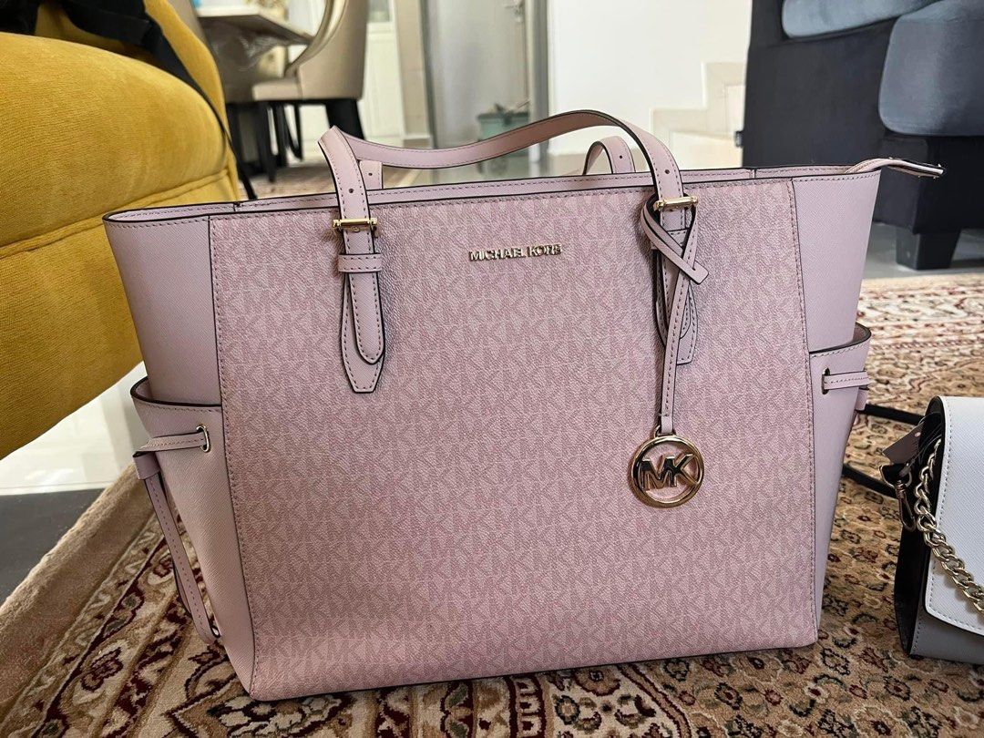 MK Michael Kors Tote Bag, Women's Fashion, Bags & Wallets, Tote Bags on  Carousell