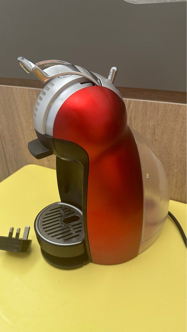 Nescafe Dolce Gusto 咖啡機 / GENIO 2 NESCAFÉ® Dolce Gusto® Genio 2 Automatic coffee machine Red