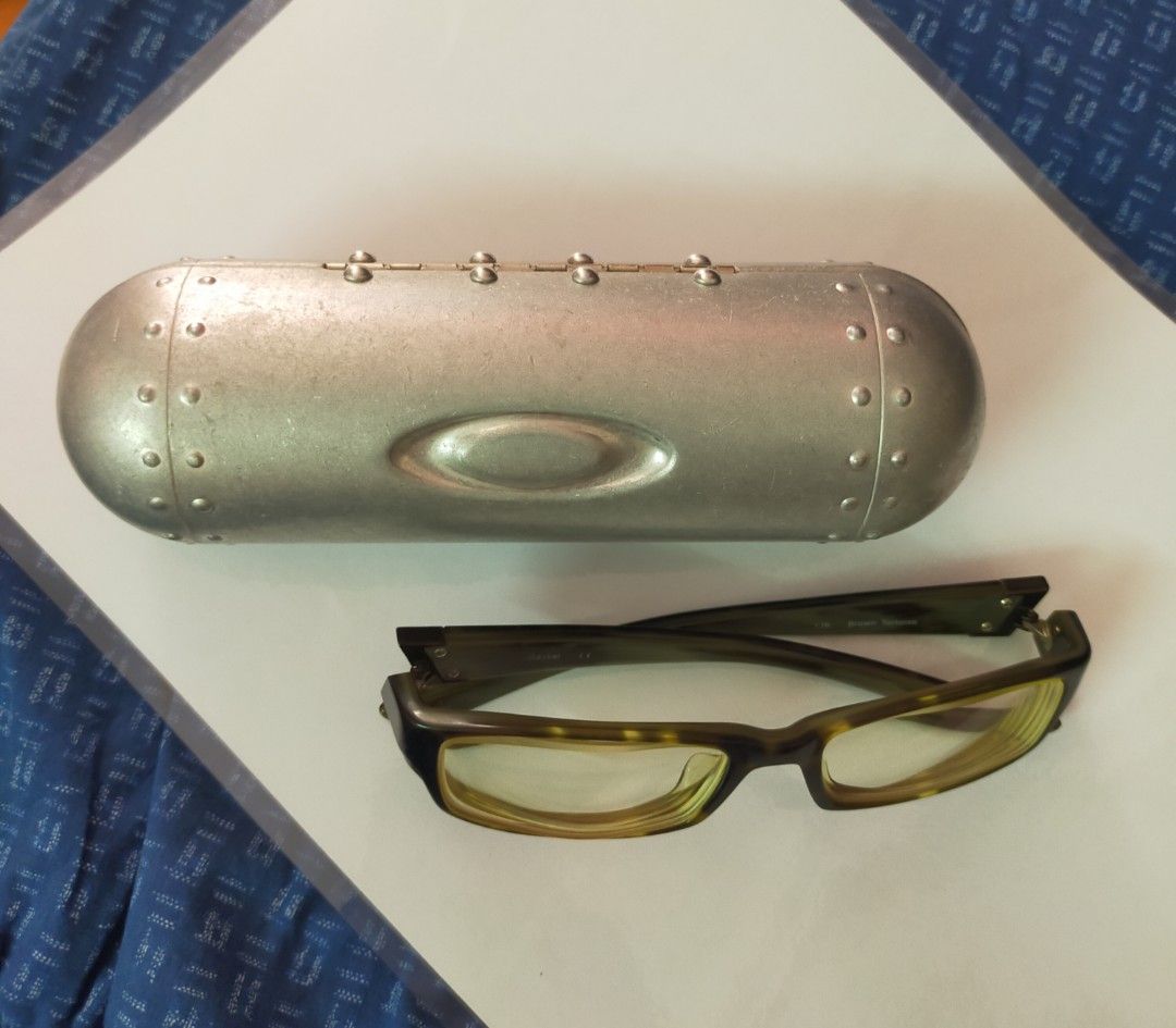 Oakley Gasket, Men's Fashion, Watches & Accessories, Sunglasses