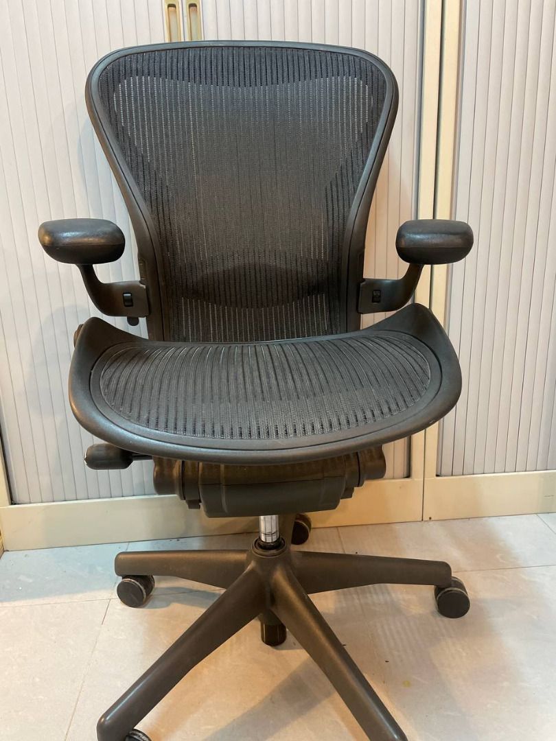 Original Herman Miller Aeron Chair B size, 傢俬＆家居, 傢俬, 椅子 Carousell