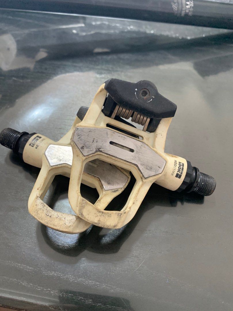 Look pedal clips clearance