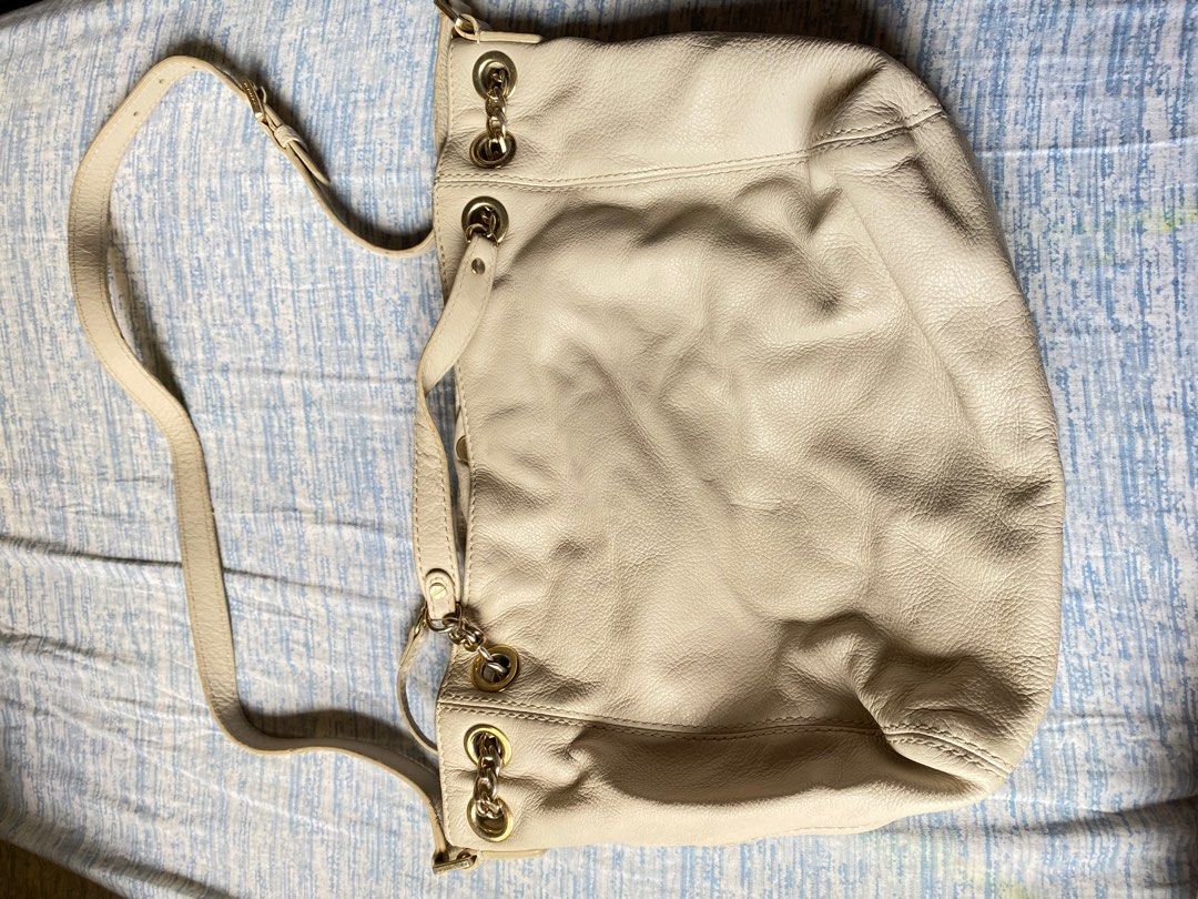 Preloved MK Hobo Bag (Category: Shoulder Bags) located in Antipolo. Submitted by gorjuuus (Listing ID 1211103299, Image 2). Description: Loc: Pagsanjan Laguna Sf is to be shouldered by buyer.