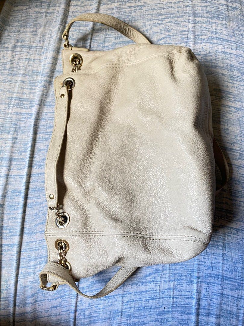 Preloved MK Hobo Bag (Category: Shoulder Bags) located in Antipolo. Submitted by gorjuuus (Listing ID 1211103299, Image 3). Description: Loc: Pagsanjan Laguna Sf is to be shouldered by buyer.