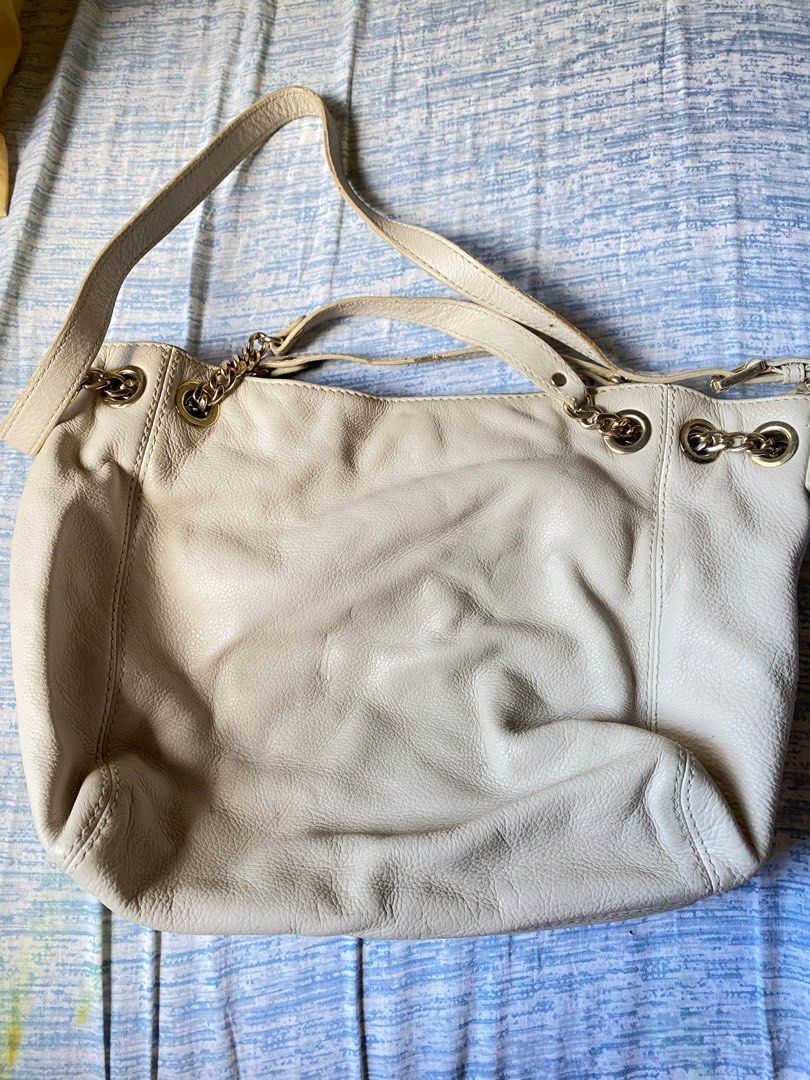 Preloved MK Hobo Bag (Category: Shoulder Bags) located in Antipolo. Submitted by gorjuuus (Listing ID 1211103299, Image 1). Description: Loc: Pagsanjan Laguna Sf is to be shouldered by buyer.