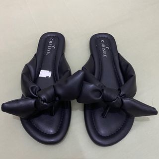 Sandal Payless Brand Chrissie Black / Hitam Setara Size 37 #dijaksel #makingthebest #lebihnyaman #mauindomaret #lemarirapi #mauovo #awal2021 #women2021 #sepatudicari #brandsale #banyakpembeli #localbrand #brandlokal