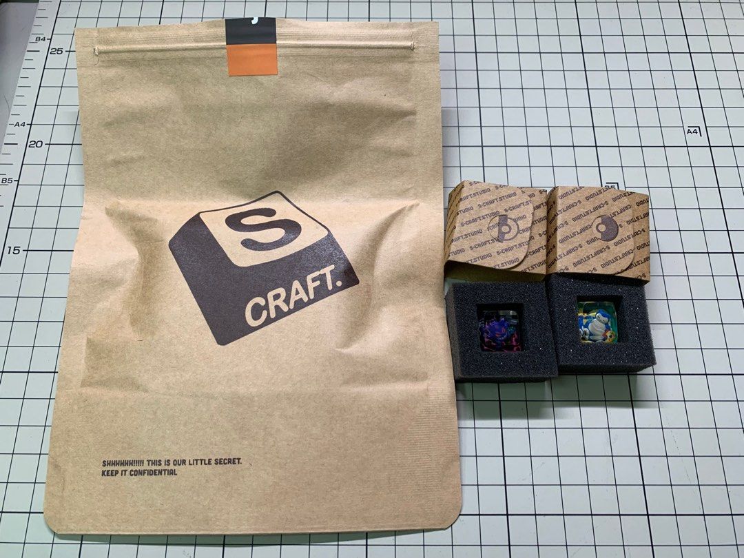 S-Craft Pokémon Light-Up Poke Ball Keycap Holder