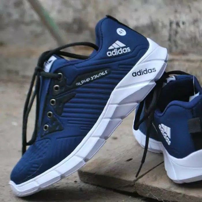 Foto sepatu olahraga adidas 2025