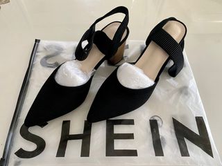 (Category: ) located in . Submitted by wardrobeforher (Listing ID 1211109041, Image 1). Description: .