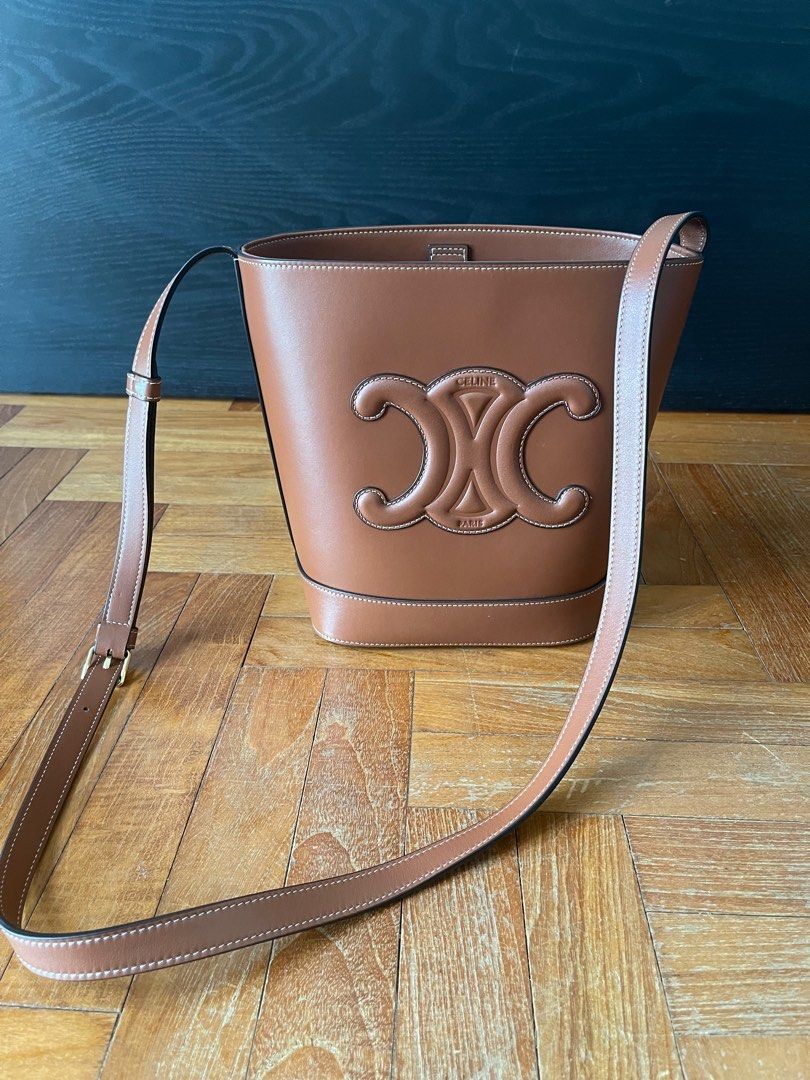 SMALL BUCKET CUIR TRIOMPHE IN SMOOTH CALFSKIN
