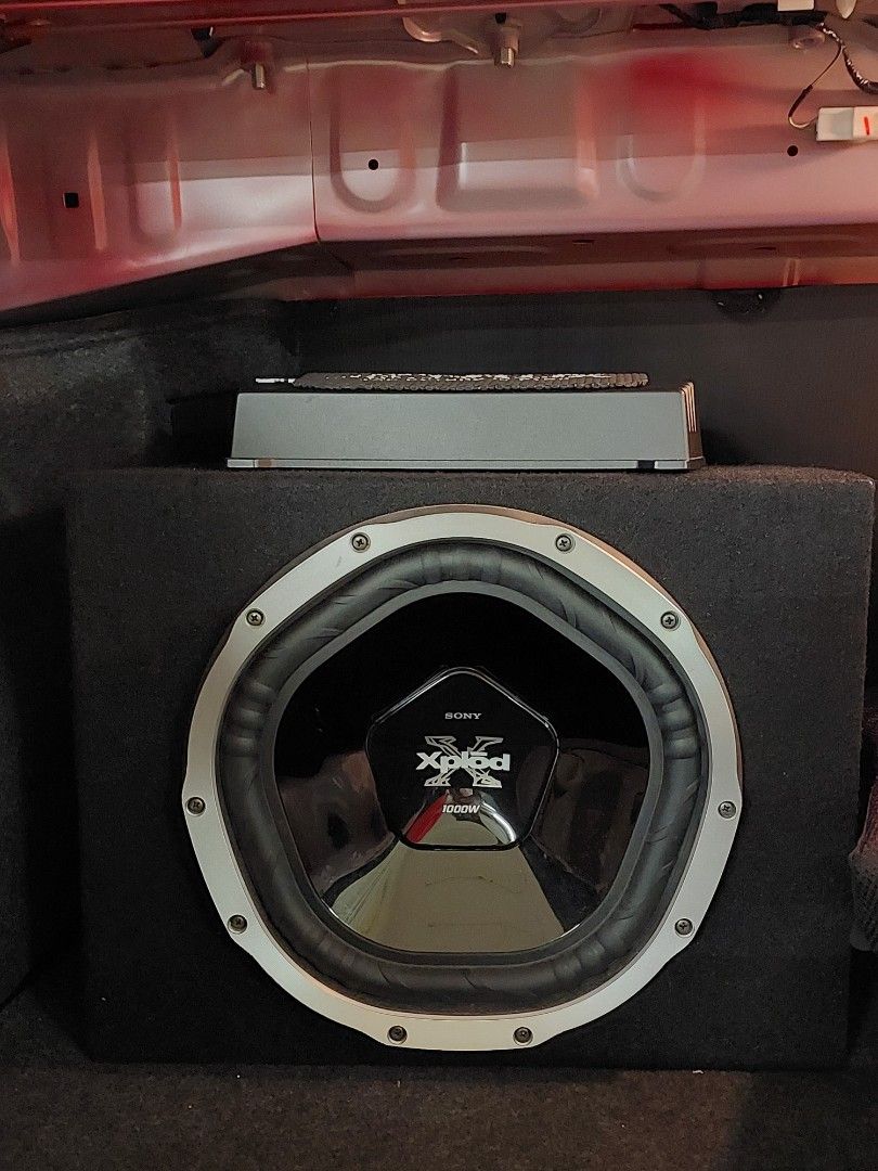 Sony xplod subwoofer amplifier top