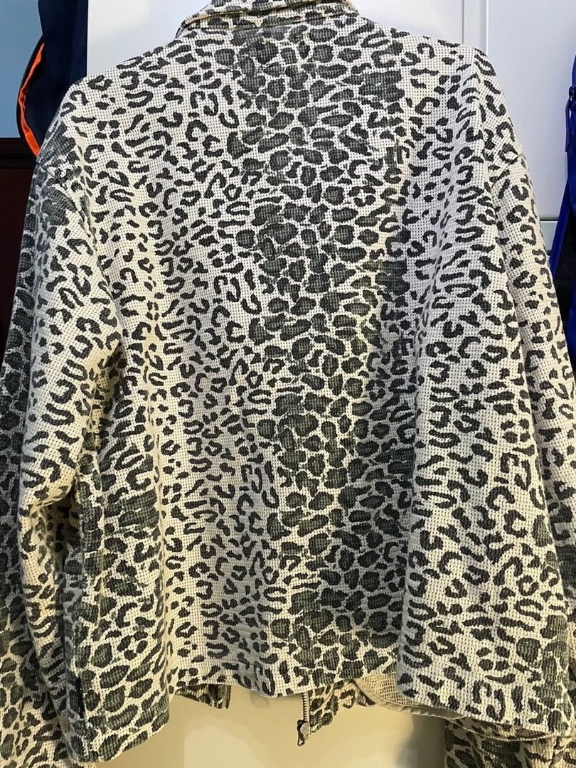 Stussy leopard mesh zip-up jacket, 男裝, 外套及戶外衣服- Carousell