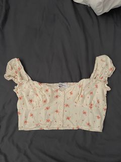 the editor's market floral prairie shirred crop blouse