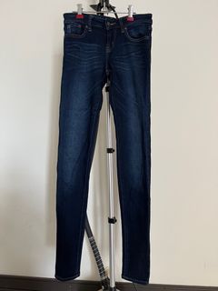 近全新！UNIQLO 中腰修身牛仔褲 合身牛仔褲